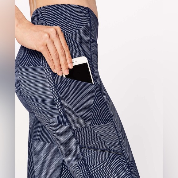 Lululemon Speed Up Crop 21" Etch Hail Midnight Navy Leggings Size 6 - Picture 3 of 6